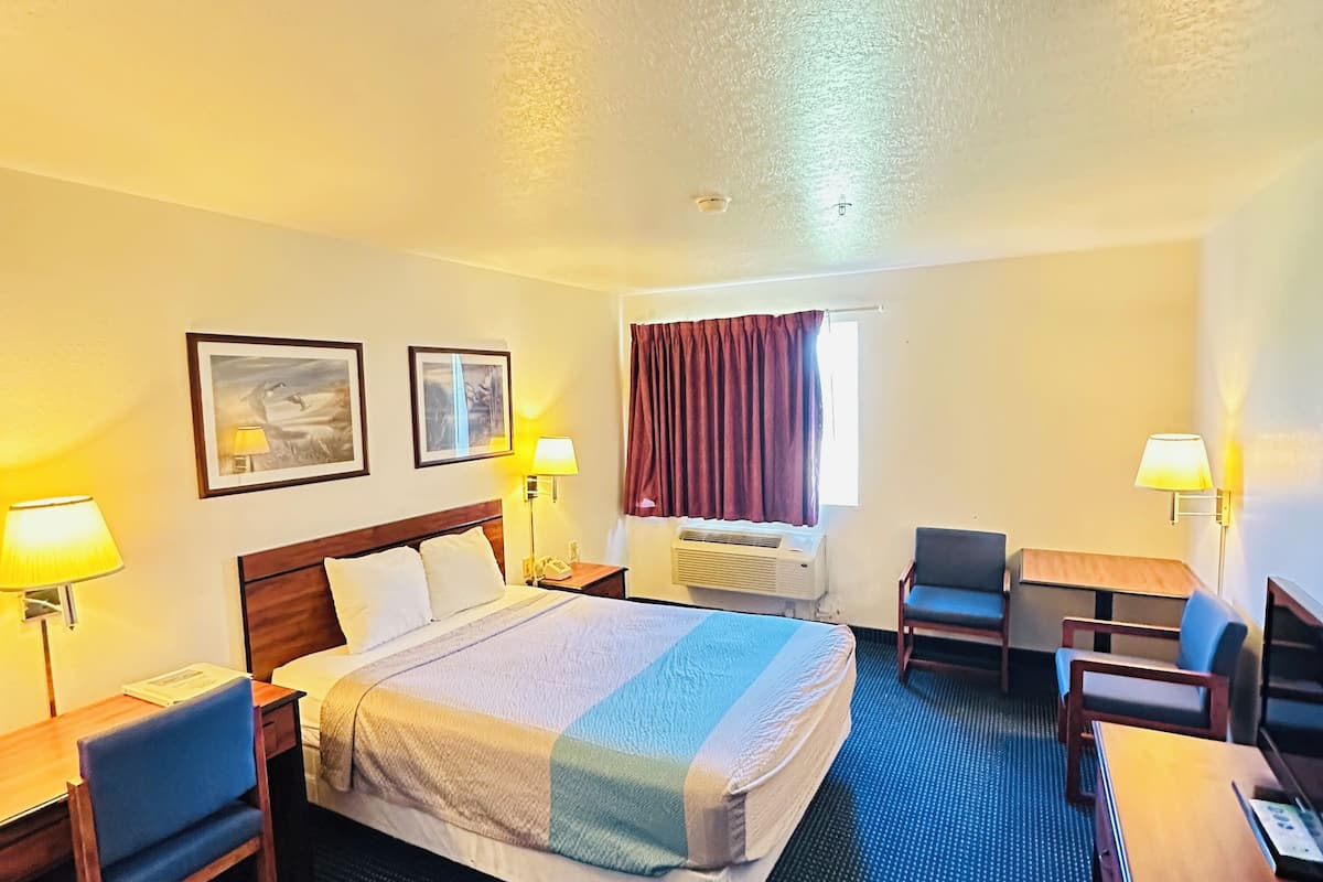 Desk, iron/ironing board, free WiFi