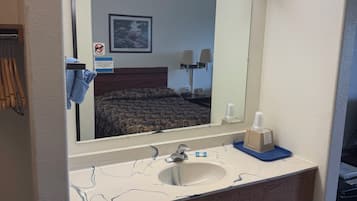 Standard Double Room | Bathroom