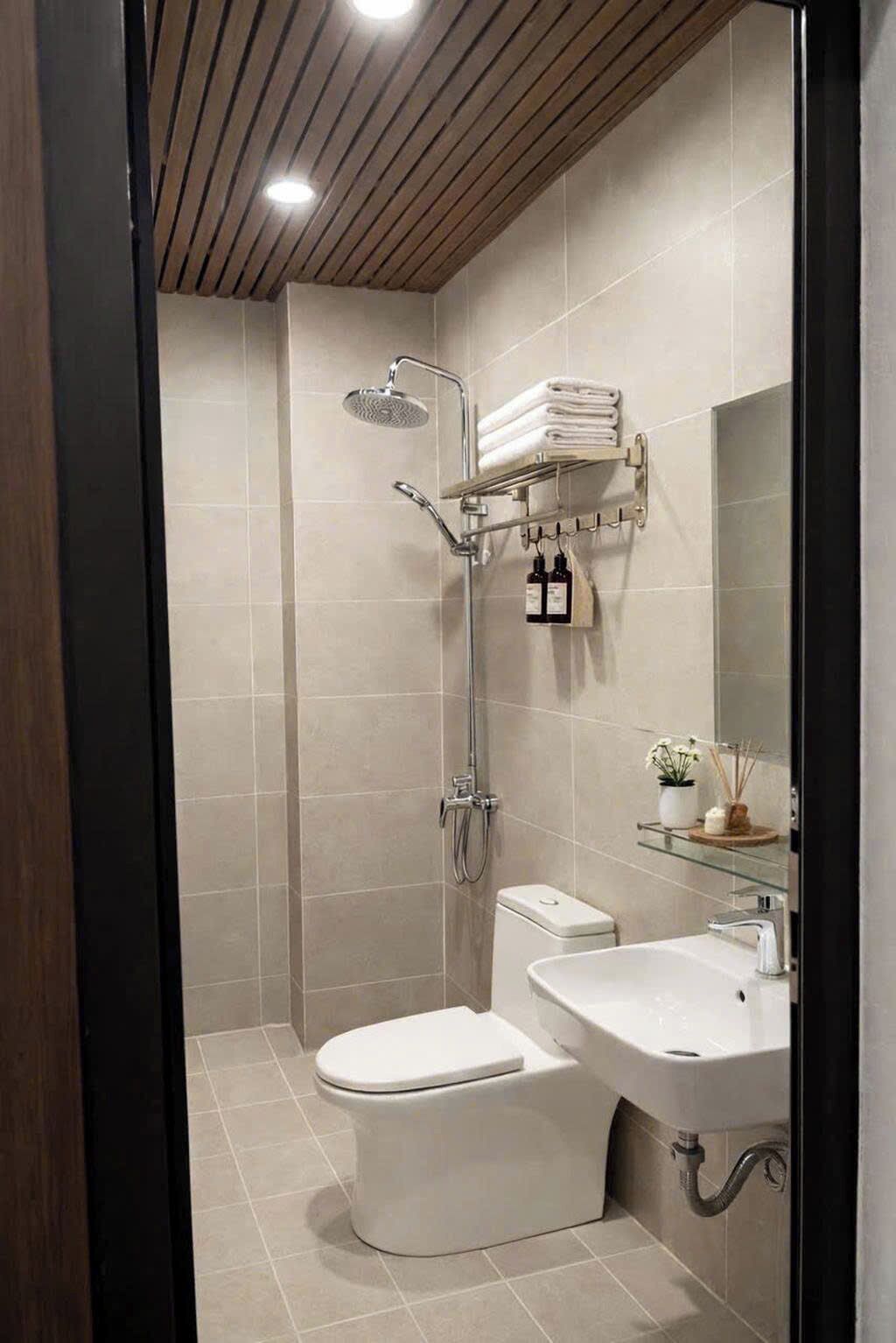 Family Quadruple Room, City View | Bathroom