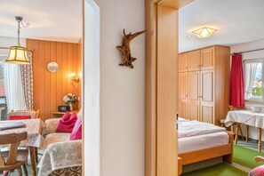 1 bedroom, WiFi, bed sheets - Apartment '1' with Mountain View, Shared Garden and Wi-Fi (Wallgau)
