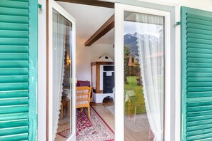 Terrace/patio - Apartment 'Parterre' with Mountain View, Private Terrace and Wi-Fi (Wallgau)