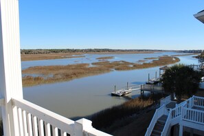 Property grounds - 7 Bedroom Across the Street from Beach / Access to Oceanfront Pool! (Ocean Isle Beach)