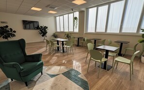 Dining - Vrbo Property (Pioltello)