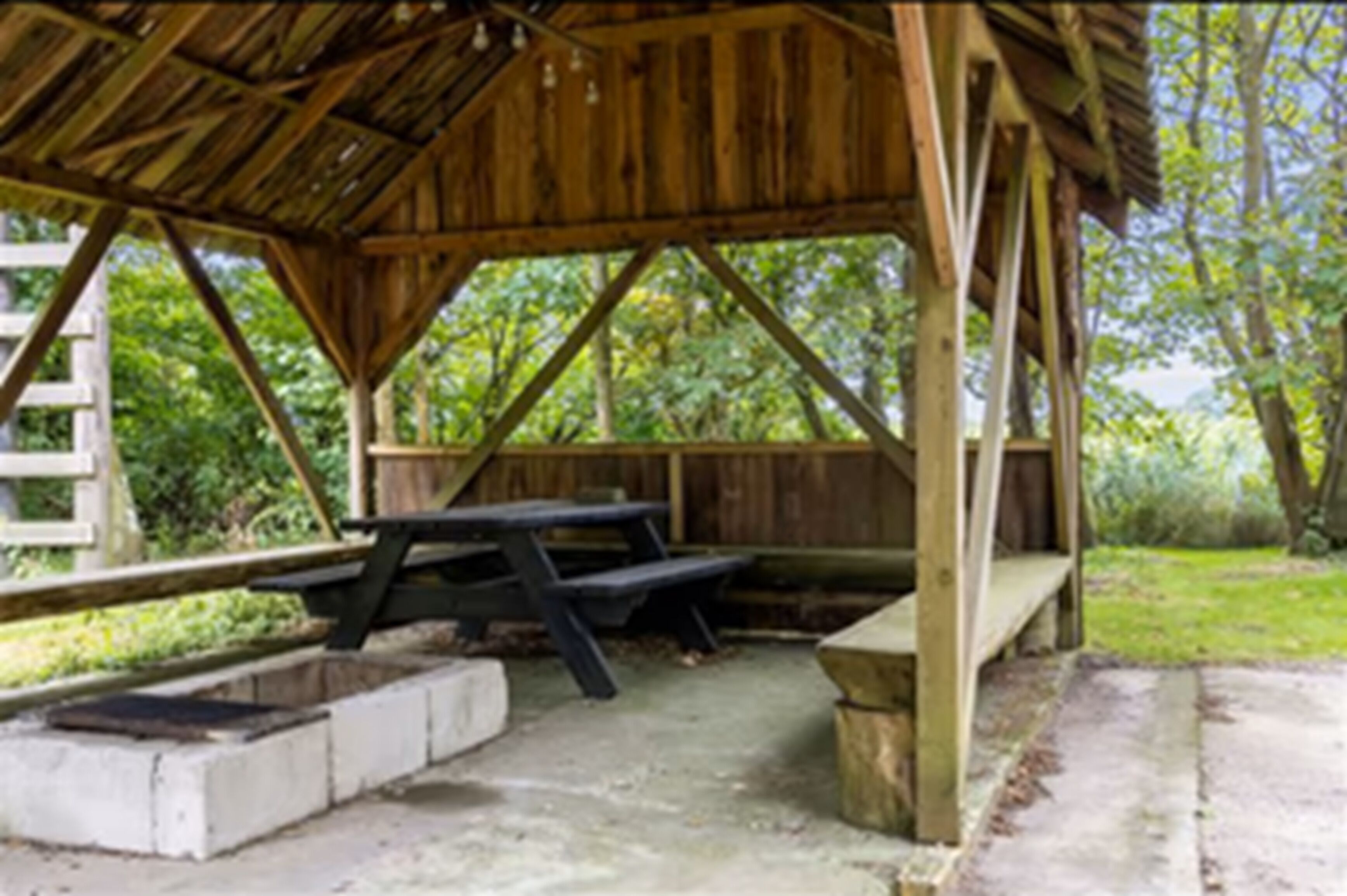 المنشأة من الخارج