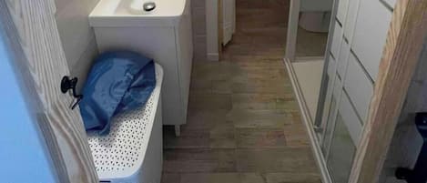 SĂšche-cheveux, papier toilette