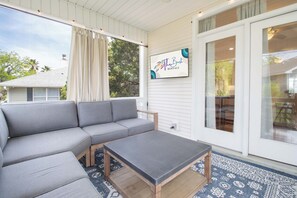Terrace/patio - Birdies and Beaches ~ relaxing golf retreat (Edisto Island)