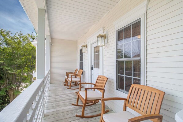 Property grounds - Birdies and Beaches ~ relaxing golf retreat (Edisto Island)