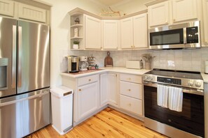 Private kitchen - Birdies and Beaches ~ relaxing golf retreat (Edisto Island)