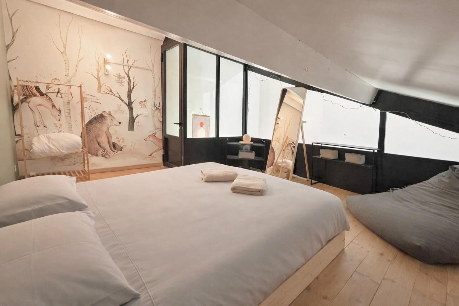 2 bedrooms, desk, free WiFi, bed sheets