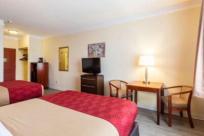 Econo Lodge Inn and Suites Douglasville, GA