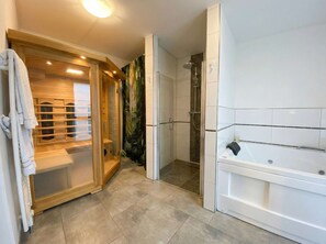 Shower, hair dryer, towels