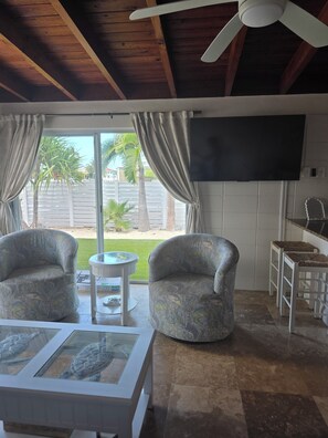 Living area - Superb 2-bedroom house with large dock in Key Colony Beach (Key Colony Beach)