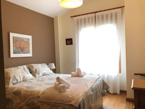 4 chambres, fer et planche à repasser, Wi-Fi, draps fournis