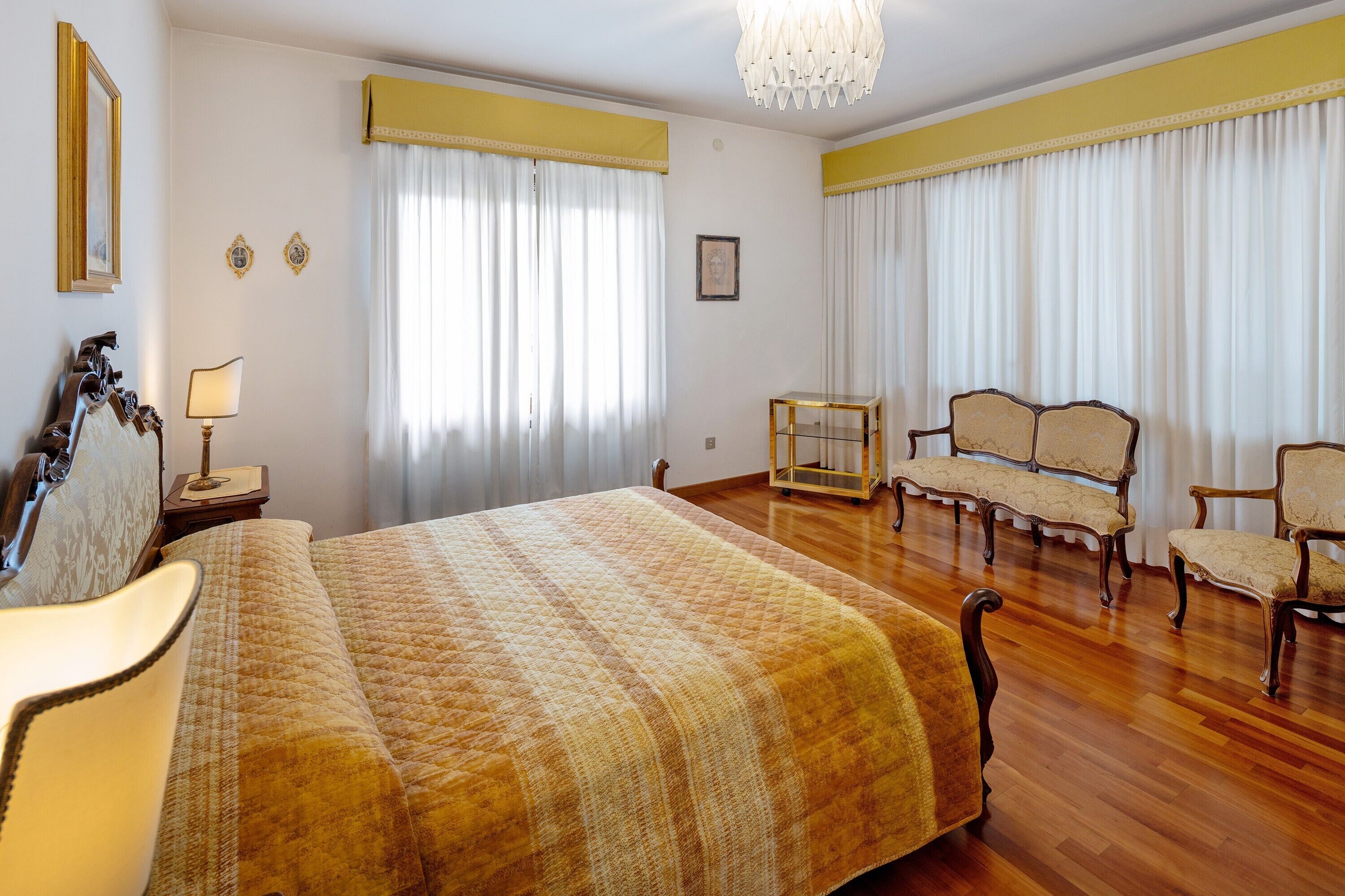 5 Schlafzimmer, Bügeleisen/Bügelbrett, WLAN, Bettwäsche