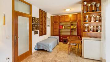 5 Schlafzimmer, Bügeleisen/Bügelbrett, WLAN, Bettwäsche