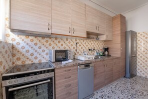 Private kitchen - Marina Zeas Livemodern (Pireas)