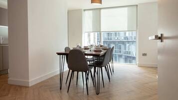 Apartment, 3 Bedrooms, Non Smoking | Dining