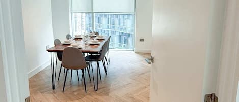 Apartment, 3 Bedrooms, Non Smoking | Dining