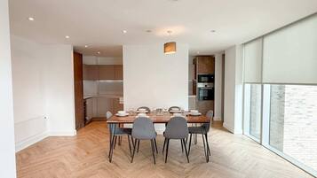Apartment, 3 Bedrooms, Non Smoking | Dining