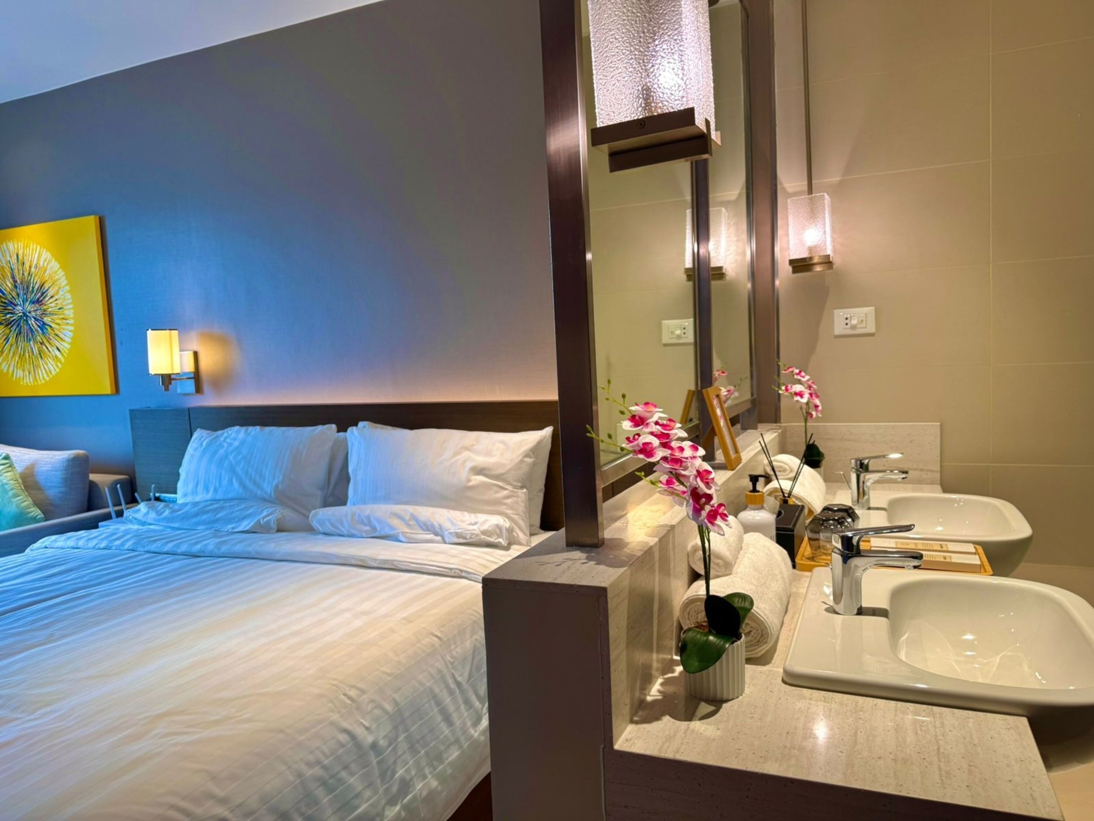 Quarto com design assinado, cozinha, vista para a cidade | Individualmente decorados, individualmente mobiliados, escrivaninha
