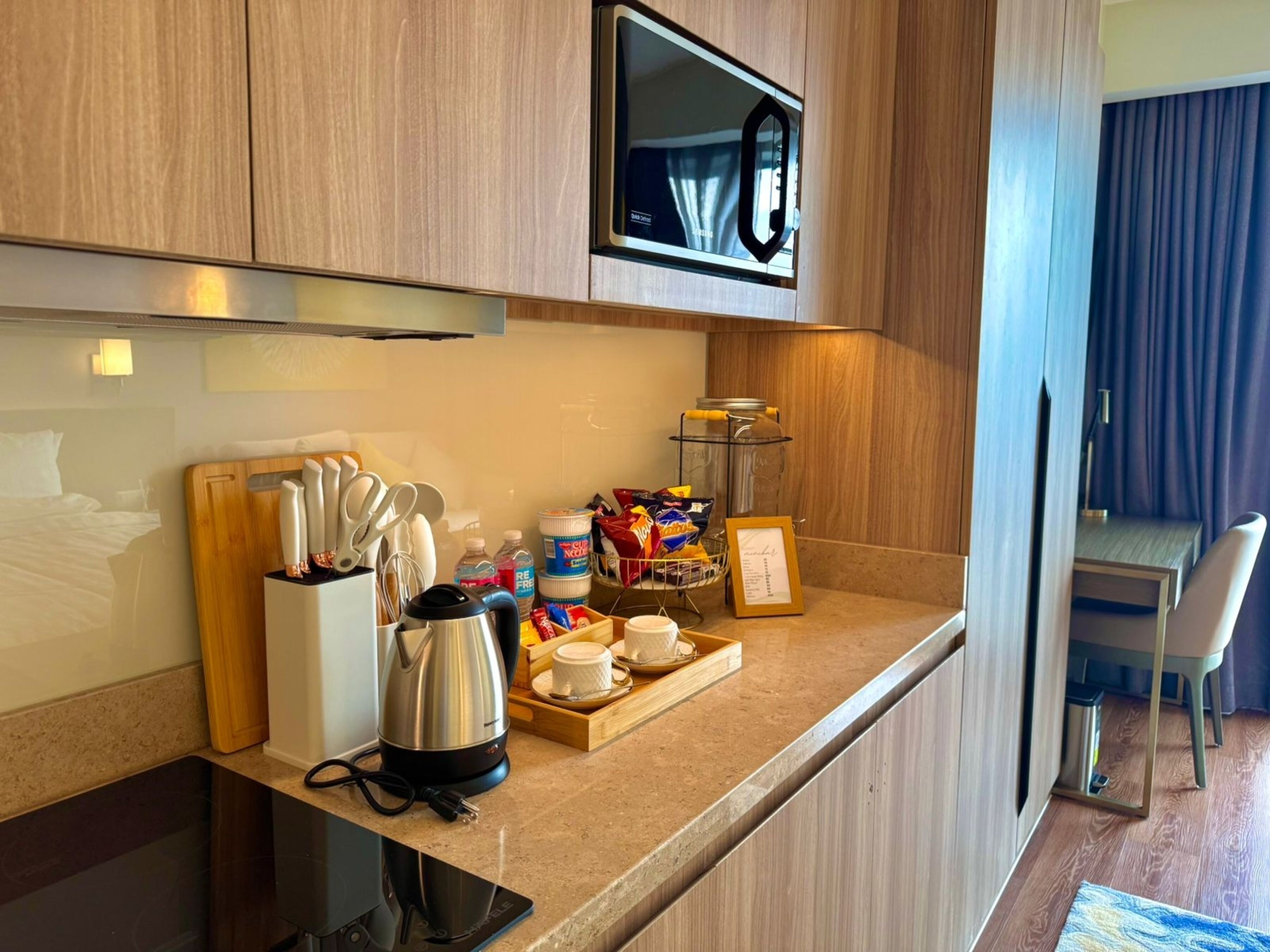 Signature Room, Kitchen, City View | Dapur peribadi