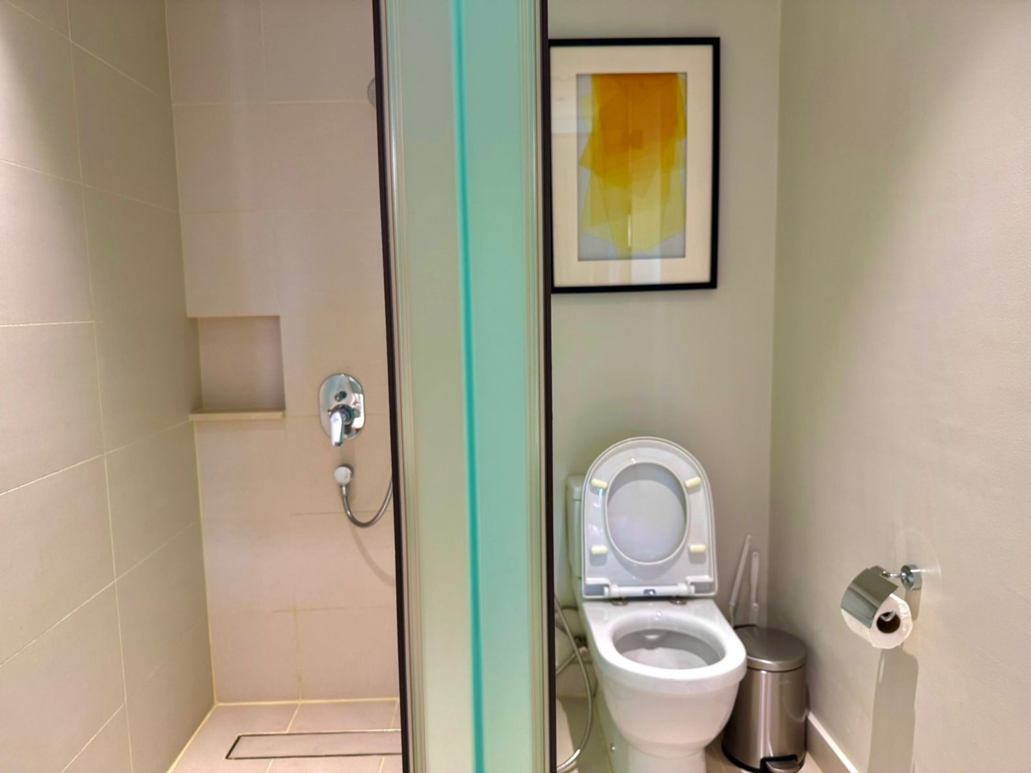 Habitación Signature, cocina, vistas a la ciudad | Baño | Ducha, toallas, jabón y champú
