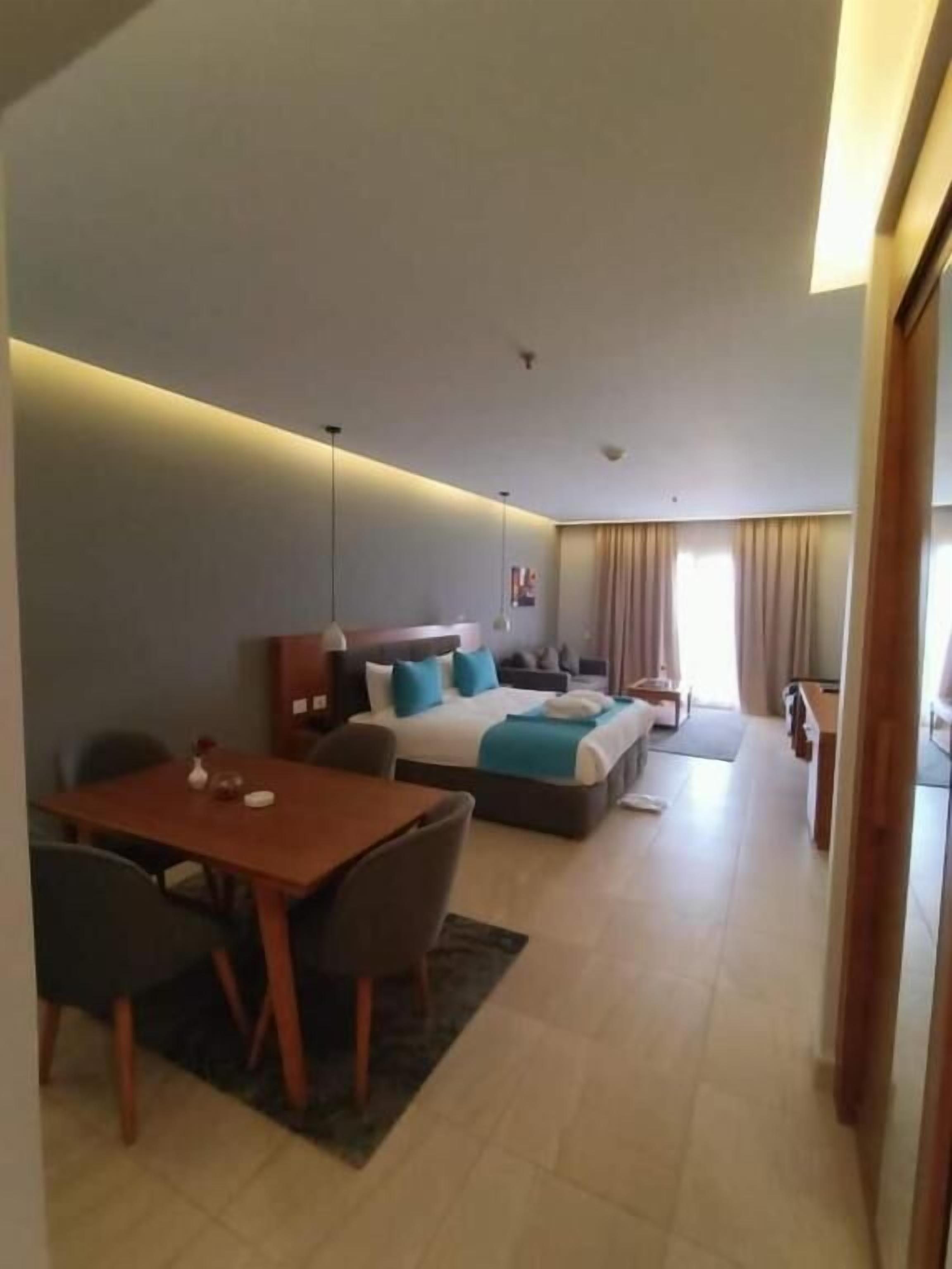 Lyxsvit - utsikt mot poolen