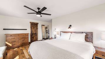 Casa, várias camas, sacada, vista para a montanha (Tahoe Nirvana)