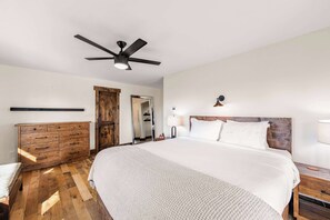 Casa, várias camas, sacada, vista para a montanha (Tahoe Nirvana)