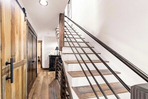 Casa, várias camas, sacada, vista para a montanha (Tahoe Nirvana) | Parte interna