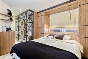 1 bedroom, iron/ironing board, bed sheets - Beautiful Studio AC Louvre Palais Royal (Paris)
