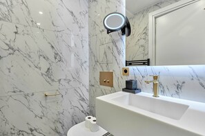 Hair dryer, soap, shampoo - Beautiful Studio AC Louvre Palais Royal (Paris)