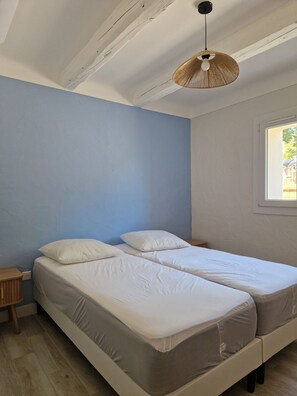 Room - Lovely apartment with private garden and large terrace, 15 min walk from the beach (Roquebrune-sur-Argens)