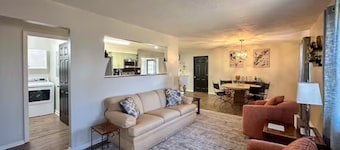 4BR Modern Ranch , Sleeps 8 , Fenced Yard