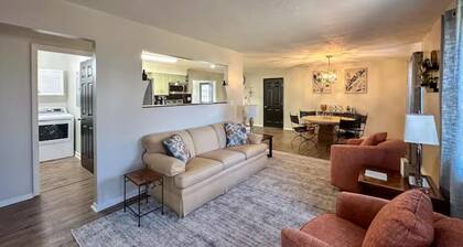 4BR Modern Ranch , Sleeps 8 , Fenced Yard