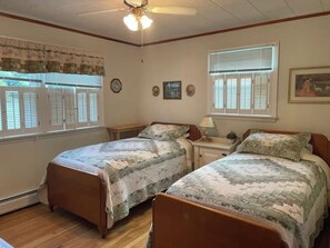 3 bedrooms, desk, free WiFi, bed sheets
