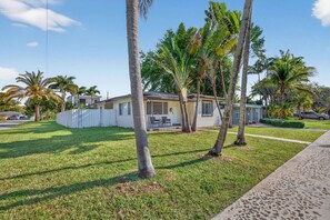 Exterior - Tropical Oasis w/ Private Pool (Fort Lauderdale)