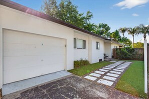 Exterior - Tropical Oasis w/ Private Pool (Fort Lauderdale)