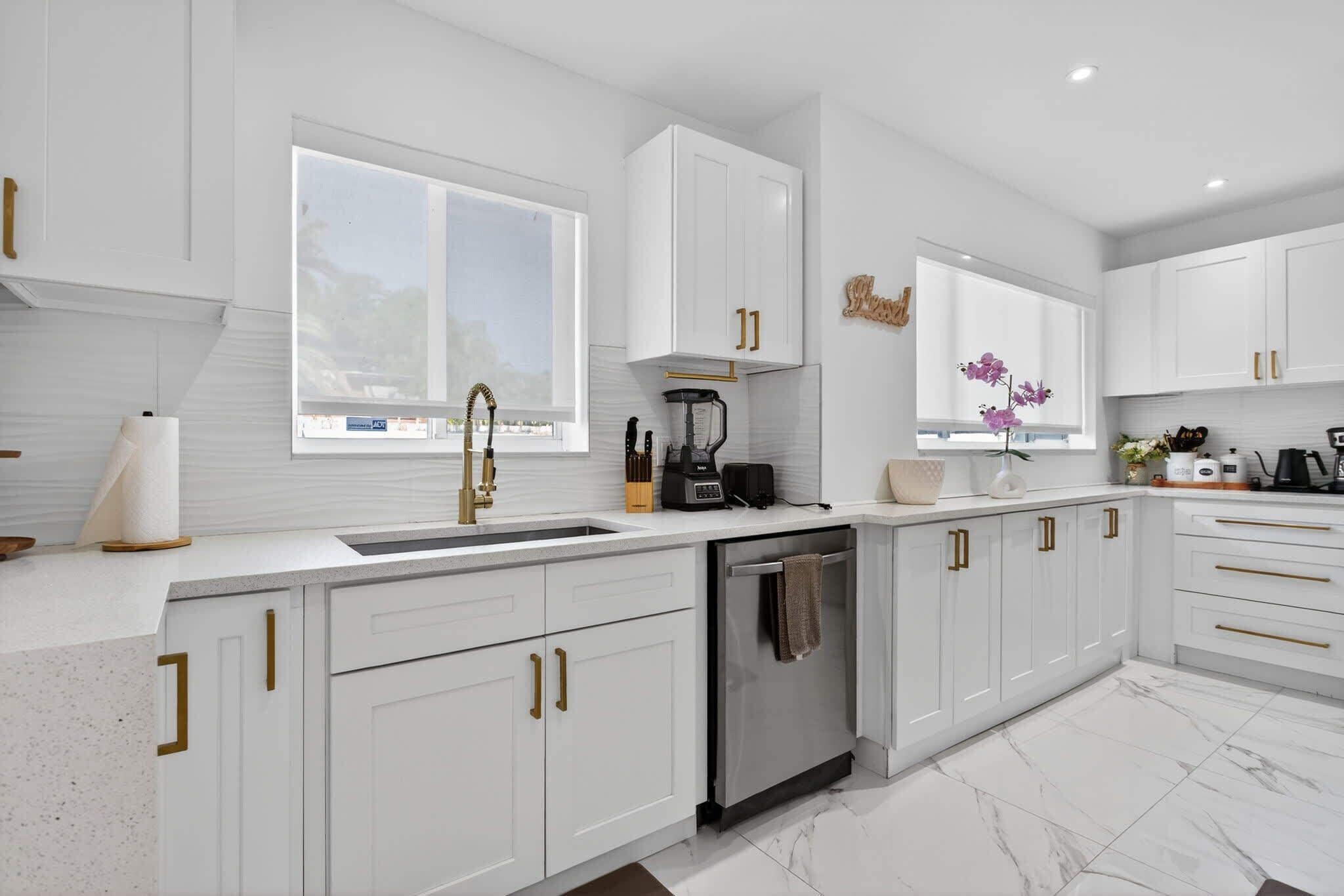 House, Multiple Beds, Pool Access, Pool View (Tropical Oasis) | Private kitchen