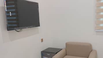 Deluxe Double Room | Living area