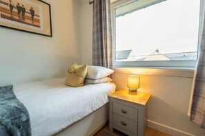 2 bedrooms, iron/ironing board, WiFi, bed sheets - Highland Holiday Home in Fort William & Ben Nevis | Sleeps 4 (Caol)