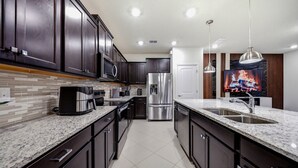 Private kitchen - 5BR house sleeps 10 near Disney area (Clermont)
