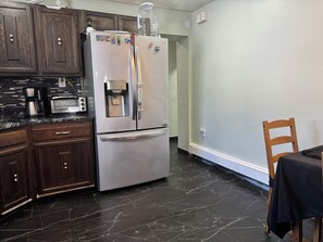 Private kitchen - Modern 2BR Near EWR - King Bed - Laundry - Fast Wi-Fi -Sleeps 5 (Hillside)