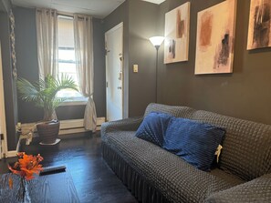 Living area - Modern 2BR Near EWR - King Bed - Laundry - Fast Wi-Fi -Sleeps 5 (Hillside)