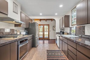 Fridge, microwave, oven, stovetop - Galisteo Retreat w/ Vigas, Kiva Fireplaces & Sauna (Santa Fe)