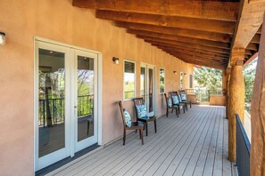 Terrace/patio - Galisteo Retreat w/ Vigas, Kiva Fireplaces & Sauna (Santa Fe)