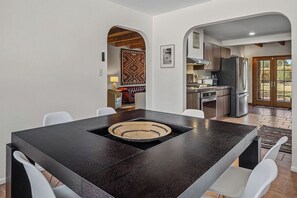 Dining - Galisteo Retreat w/ Vigas, Kiva Fireplaces & Sauna (Santa Fe)