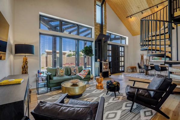 Living area - Lamy Desert Retreat Near Santa Fe (Lamy)