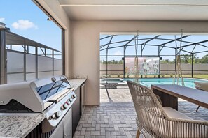 A patio with a grill, outdoor seating, and a pool. - 10BR house with private pool in clermont (Clermont)