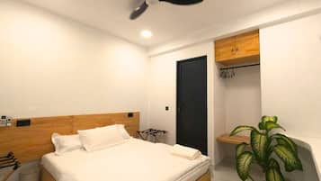 Deluxe Double Room, Balcony, Courtyard View | Laptop workspace, free WiFi
